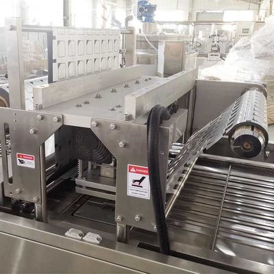 kopen 3 Fase Vacuum Tray Sealer Machine 800-2800 Trays/Hour Meal Tray Packing Machine online manufacture
